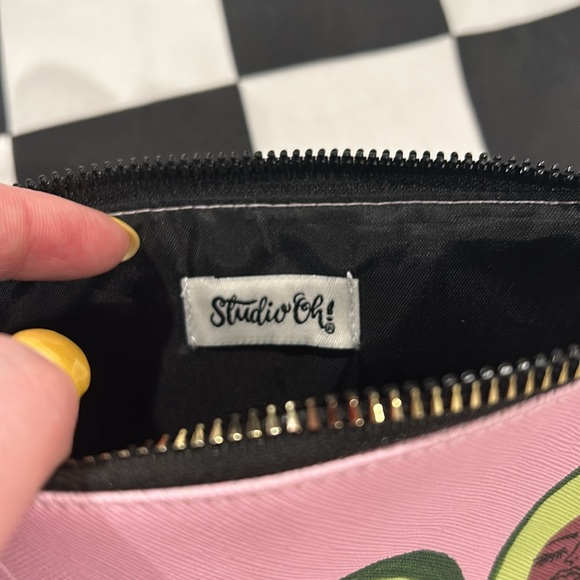 💗🥑 NWOT Avocado makeup bag/pouch 💗🥑 - Picture 3 of 4